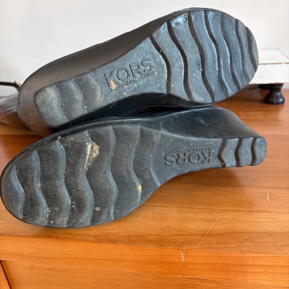 KORS Michael Kors Black Rubber Wedge Rain Boots Womens Size 8 Buckle Detail